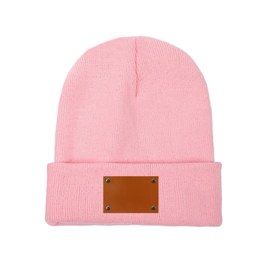 Personalized Knit Beanie with Custom Laser-Engraved Leather Patch - Stylish Winter Accessory for Unique Fashion Statement