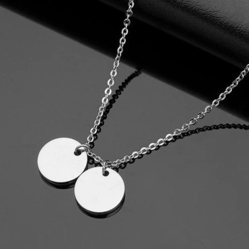 Customizable Silver Disc Necklace with Merry Christmas / Happy New Year Engraving – Personalized Festive Jewelry Ideal for Holiday Gifts