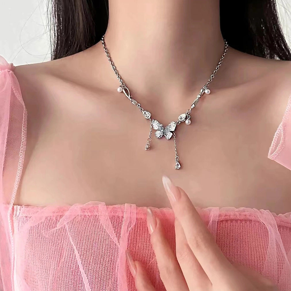 Niche Super Fairy Butterfly Necklace for Women – Light Luxury, Simple Elegant Design Clavicle Chain