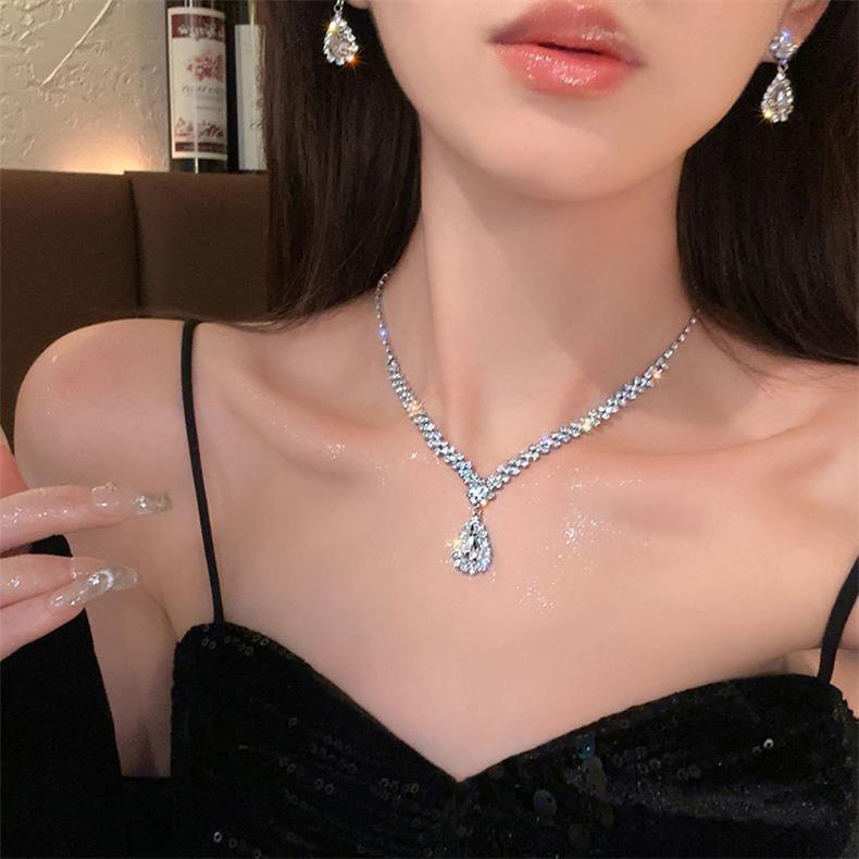 Stunning Water Drop Zircon Necklace for Women – Luxury Alloy Tassel Choker with Sparkling Design