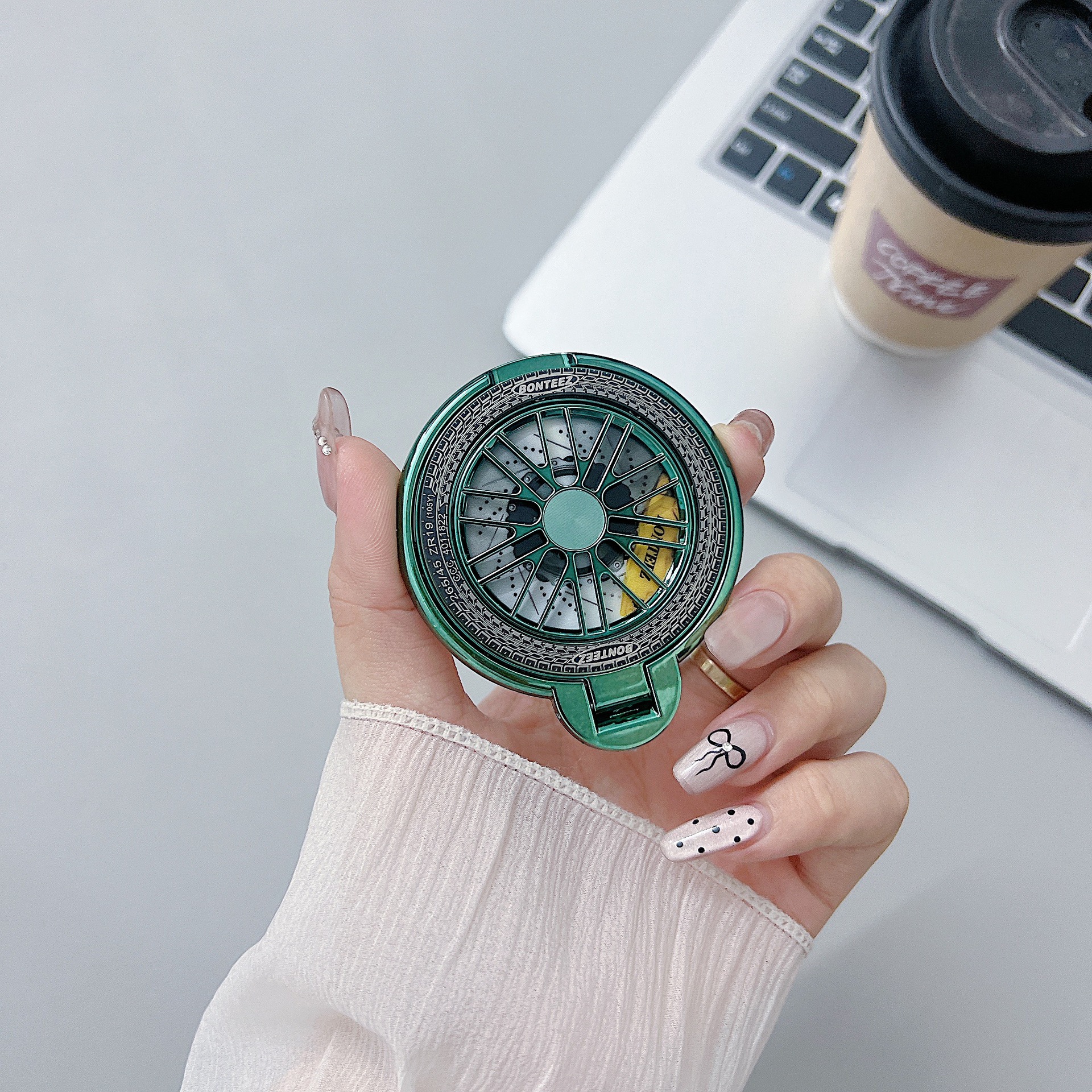 Versatile Spin Wheel Grip and Stand: Magnetic Stress Relief Fidget Holder for Smartphone